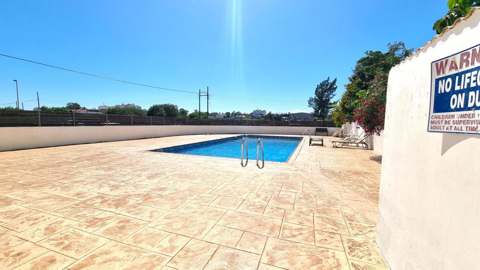 Beach Haven: 7-Minute Walk To The Beach + Pool ลาร์นาคา ภายนอก รูปภาพ