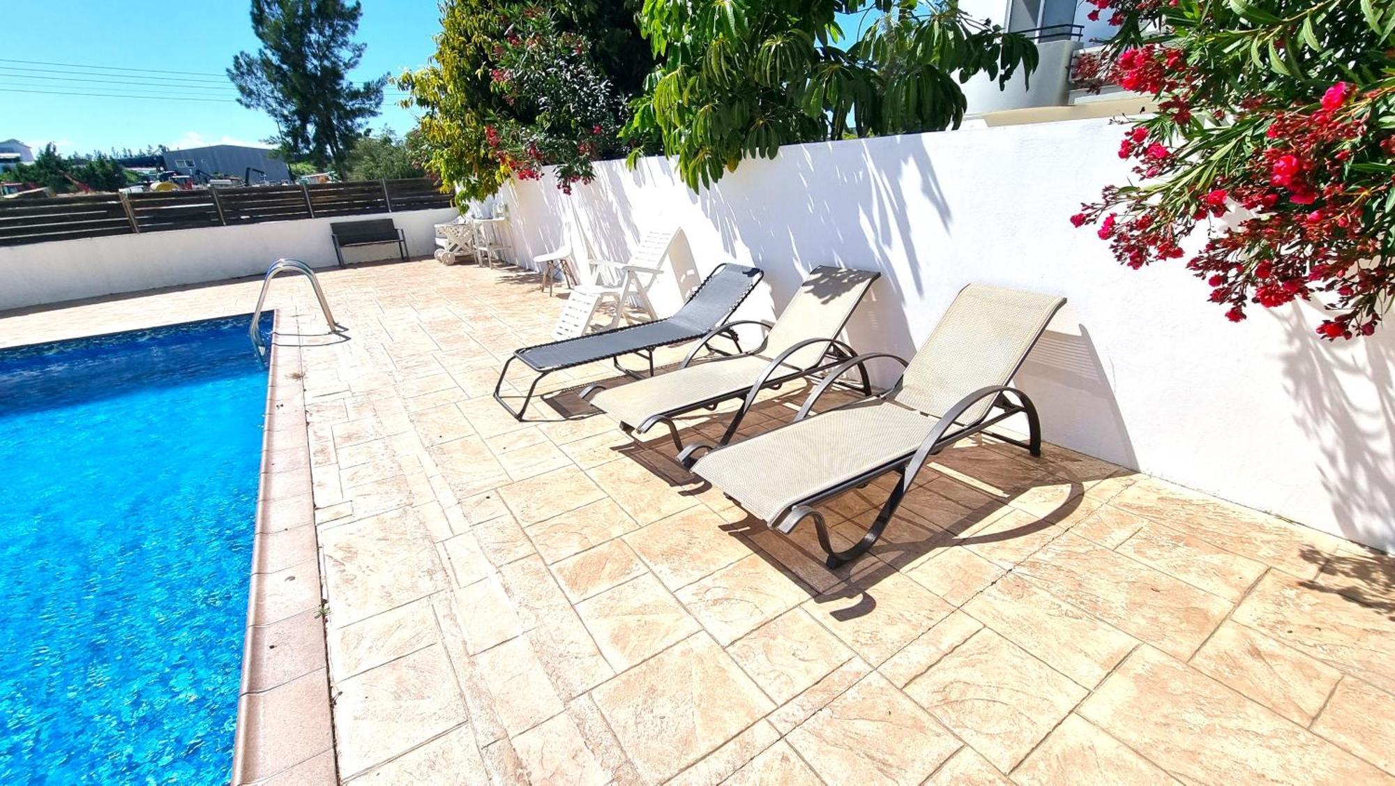 Beach Haven: 7-Minute Walk To The Beach + Pool ลาร์นาคา ภายนอก รูปภาพ