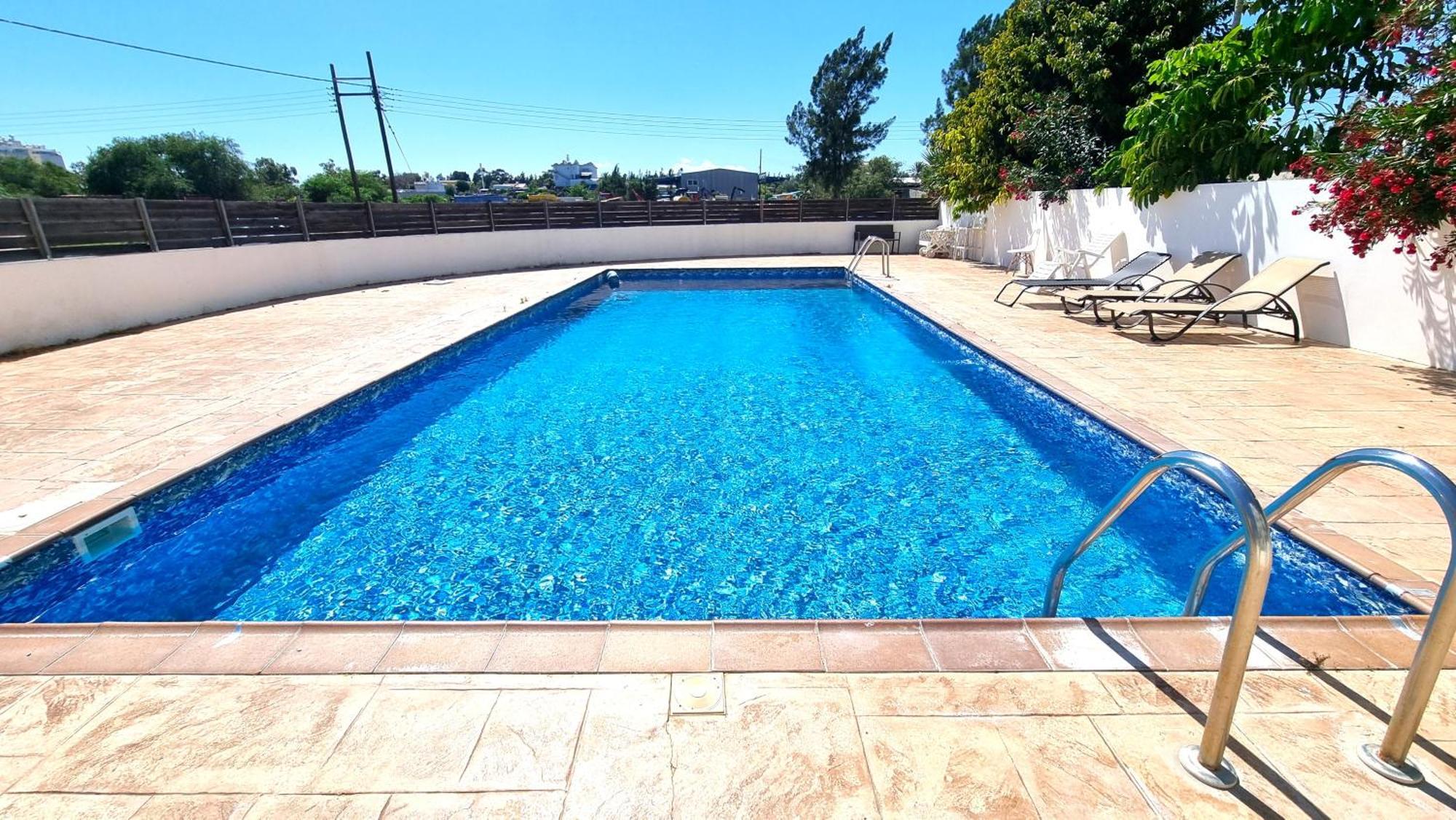 Beach Haven: 7-Minute Walk To The Beach + Pool ลาร์นาคา ภายนอก รูปภาพ